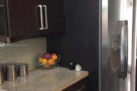 Touwnhouse à louer à Miami, Floride: 2 chambres, 103.96 m2 № 2089448 - photo 11