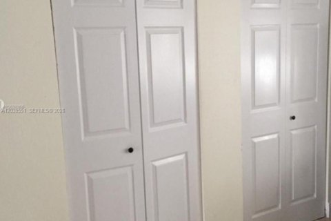 Touwnhouse à louer à Miami, Floride: 2 chambres, 103.96 m2 № 2089448 - photo 16
