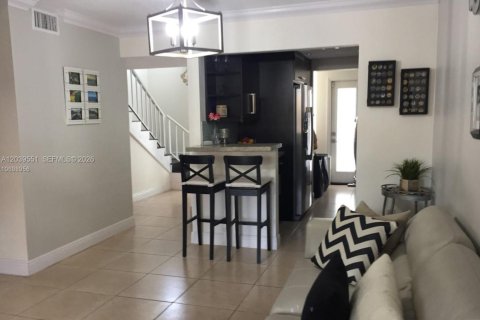 Touwnhouse à louer à Miami, Floride: 2 chambres, 103.96 m2 № 2089448 - photo 6