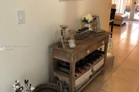 Touwnhouse à louer à Miami, Floride: 2 chambres, 103.96 m2 № 2089448 - photo 4