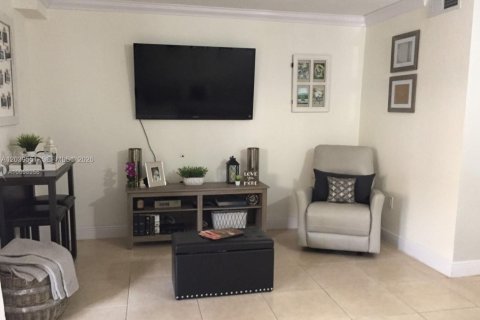 Touwnhouse à louer à Miami, Floride: 2 chambres, 103.96 m2 № 2089448 - photo 7