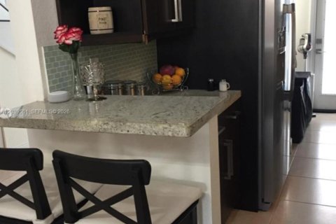 Touwnhouse à louer à Miami, Floride: 2 chambres, 103.96 m2 № 2089448 - photo 9