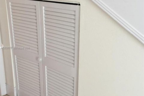 Touwnhouse à louer à Miami, Floride: 2 chambres, 103.96 m2 № 2089448 - photo 13