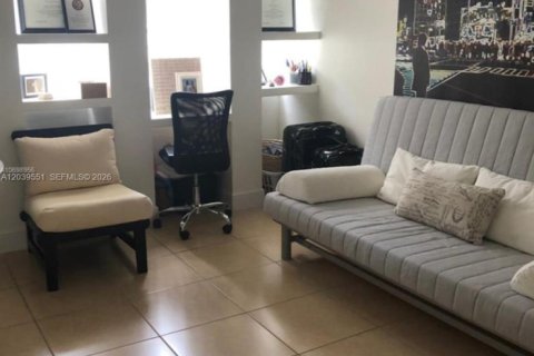 Touwnhouse à louer à Miami, Floride: 2 chambres, 103.96 m2 № 2089448 - photo 15
