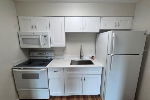 Condo in Sarasota, Florida, 1 bedroom  № 2398872 - photo 6