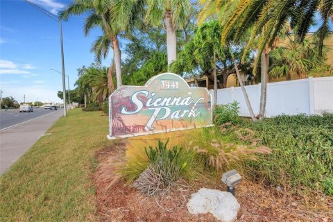 Condo in Sarasota, Florida, 1 bedroom № 2398872