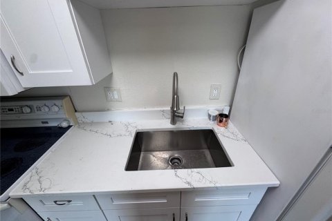 Condo in Sarasota, Florida, 1 bedroom  № 2398872 - photo 7