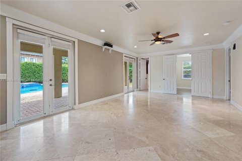 Villa ou maison à vendre à Miami, Floride: 4 chambres, 380.25 m2 № 1752927 - photo 15