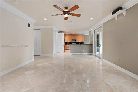 Villa ou maison à vendre à Miami, Floride: 4 chambres, 380.25 m2 № 1752927 - photo 14