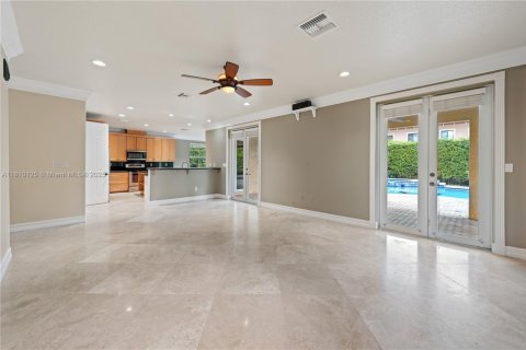 Villa ou maison à vendre à Miami, Floride: 4 chambres, 380.25 m2 № 1752927 - photo 13