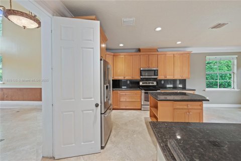 Villa ou maison à vendre à Miami, Floride: 4 chambres, 380.25 m2 № 1752927 - photo 18