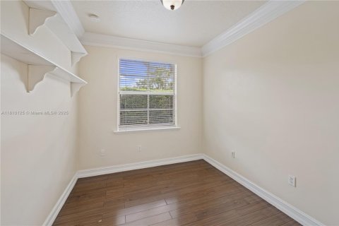 Villa ou maison à vendre à Miami, Floride: 4 chambres, 380.25 m2 № 1752927 - photo 25