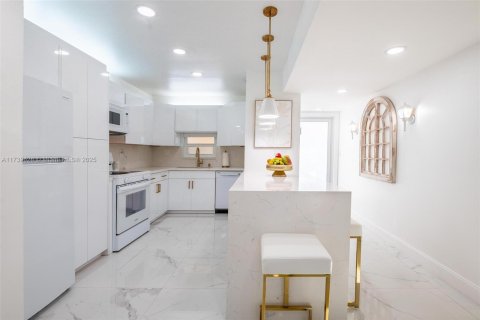Copropriété à vendre à Pembroke Pines, Floride: 2 chambres, 108.7 m2 № 1763203 - photo 3