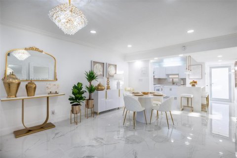 Copropriété à vendre à Pembroke Pines, Floride: 2 chambres, 108.7 m2 № 1763203 - photo 2