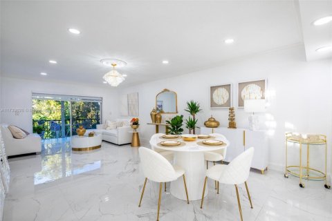 Copropriété à vendre à Pembroke Pines, Floride: 2 chambres, 108.7 m2 № 1763203 - photo 1