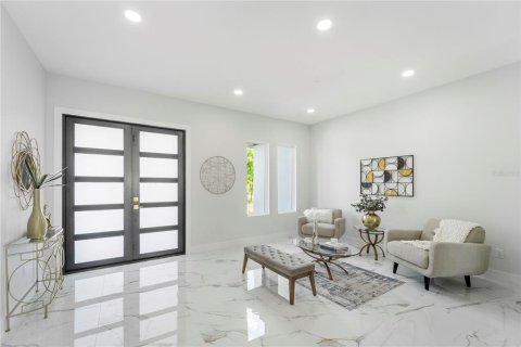 Casa en venta en Tampa, Florida, 4 dormitorios, 221.48 m2 № 2337345 - foto 13