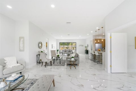 Casa en venta en Tampa, Florida, 4 dormitorios, 221.48 m2 № 2337345 - foto 8