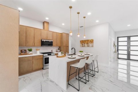 Casa en venta en Tampa, Florida, 4 dormitorios, 221.48 m2 № 2337345 - foto 18