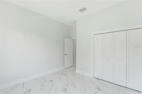 Casa en venta en Tampa, Florida, 4 dormitorios, 221.48 m2 № 2337345 - foto 28
