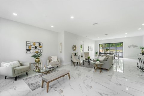 Casa en venta en Tampa, Florida, 4 dormitorios, 221.48 m2 № 2337345 - foto 7
