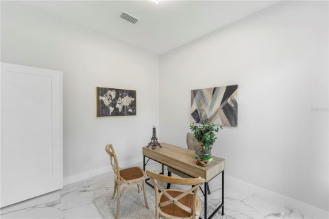 Casa en venta en Tampa, Florida, 4 dormitorios, 221.48 m2 № 2337345 - foto 11