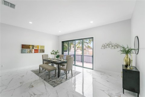 Casa en venta en Tampa, Florida, 4 dormitorios, 221.48 m2 № 2337345 - foto 22