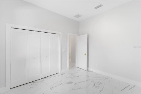 Casa en venta en Tampa, Florida, 4 dormitorios, 221.48 m2 № 2337345 - foto 30