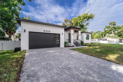 House in Tampa, Florida 4 bedrooms, 221.48 sq.m. № 2337345
