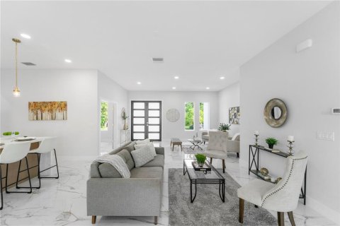 Casa en venta en Tampa, Florida, 4 dormitorios, 221.48 m2 № 2337345 - foto 23