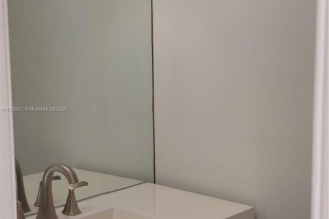 Купить таунхаус в Санни-Айлс-Бич, Флорида 3 спальни, 210.42м2, № 2016423 - фото 12