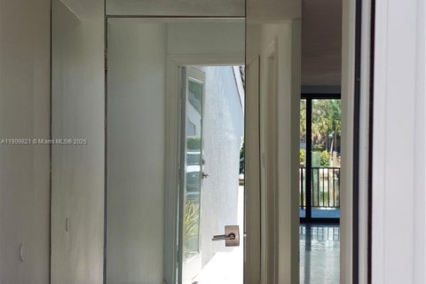 Купить таунхаус в Санни-Айлс-Бич, Флорида 3 спальни, 210.42м2, № 2016423 - фото 11