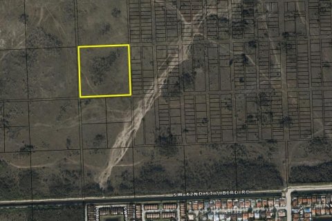 Commercial property in Miami, Florida № 2078646