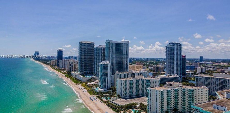 Condominio en Hollywood, Florida, 1 dormitorio № 1867062