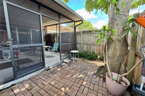 Adosado en venta en Miami, Florida, 2 dormitorios, 113.53 m2 № 1920232 - foto 30