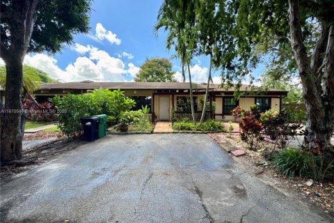 Adosado en Miami, Florida 2 dormitorios, 113.53 m2 № 1920232