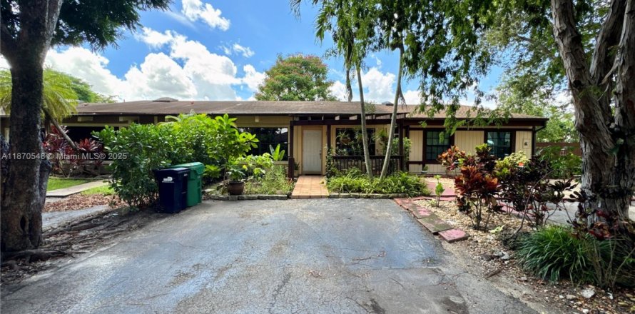 Adosado en Miami, Florida 2 dormitorios, 113.53 m2 № 1920232