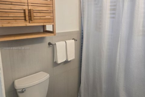 Immobilier commercial à louer à North Miami, Floride: 1 chambre, 215.16 m2 № 1921923 - photo 13