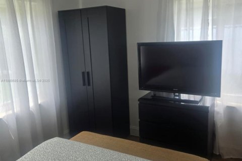 Immobilier commercial à louer à North Miami, Floride: 1 chambre, 215.16 m2 № 1921923 - photo 9