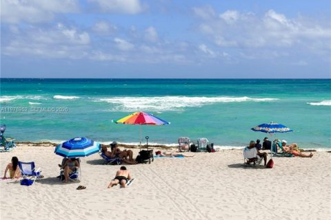 Copropriété à louer à Hollywood, Floride: 1 chambre, 78.69 m2 № 2046315 - photo 30