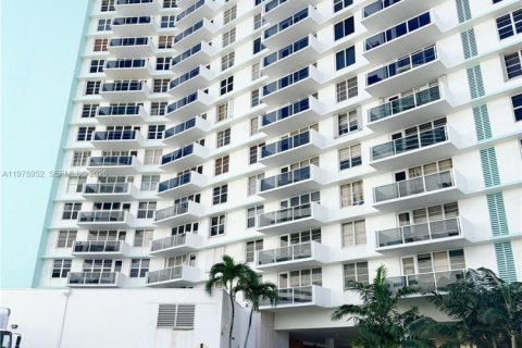 Copropriété à louer à Hollywood, Floride: 1 chambre, 78.69 m2 № 2046315 - photo 24