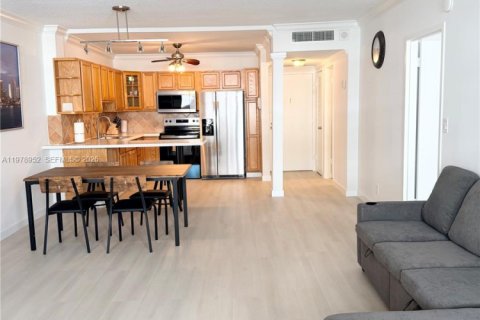 Copropriété à louer à Hollywood, Floride: 1 chambre, 78.69 m2 № 2046315 - photo 3