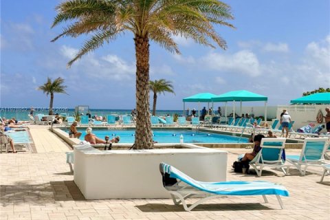 Copropriété à louer à Hollywood, Floride: 1 chambre, 78.69 m2 № 2046315 - photo 25