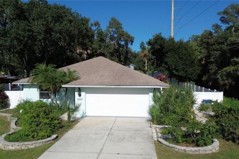 Villa ou maison à vendre à Sarasota, Floride: 3 chambres, 132.2 m2 № 2310757 - photo 2