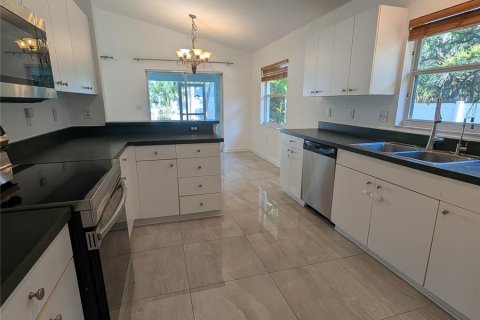 Villa ou maison à vendre à Sarasota, Floride: 3 chambres, 132.2 m2 № 2310757 - photo 12