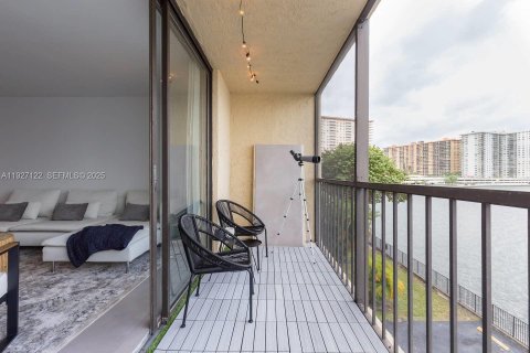 Condo in Sunny Isles Beach, Florida, 1 bedroom № 1986189 - photo 27