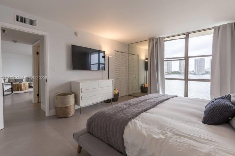 Condo in Sunny Isles Beach, Florida, 1 bedroom № 1986189 - photo 9