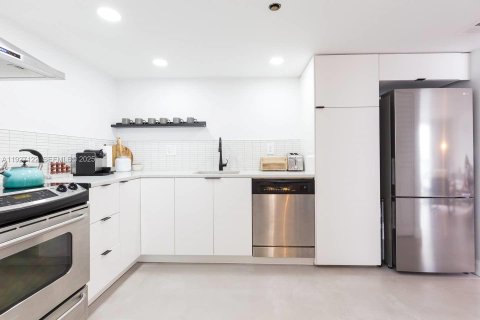 Condo in Sunny Isles Beach, Florida, 1 bedroom № 1986189 - photo 3