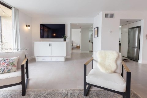 Condo in Sunny Isles Beach, Florida, 1 bedroom № 1986189 - photo 19