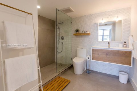 Condo in Sunny Isles Beach, Florida, 1 bedroom № 1986189 - photo 13