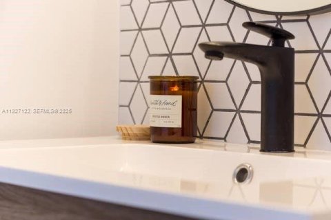 Condo in Sunny Isles Beach, Florida, 1 bedroom № 1986189 - photo 5